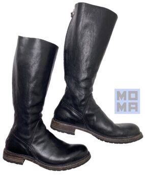 MOMA Boots Italy
